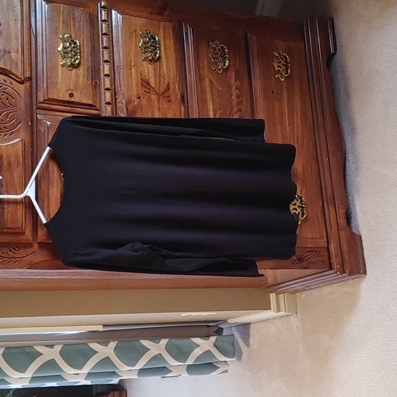 NWT Women's Black Long Sleeve Crew Neck Top with Hi-Lo Hem - Picture 4 of 7